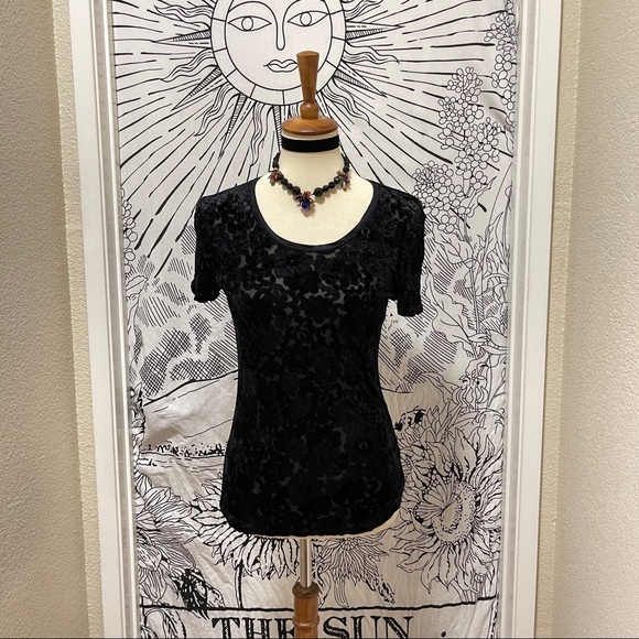 🌈 Beautiful Vintage Italian Velvet top - Picture 2 of 11